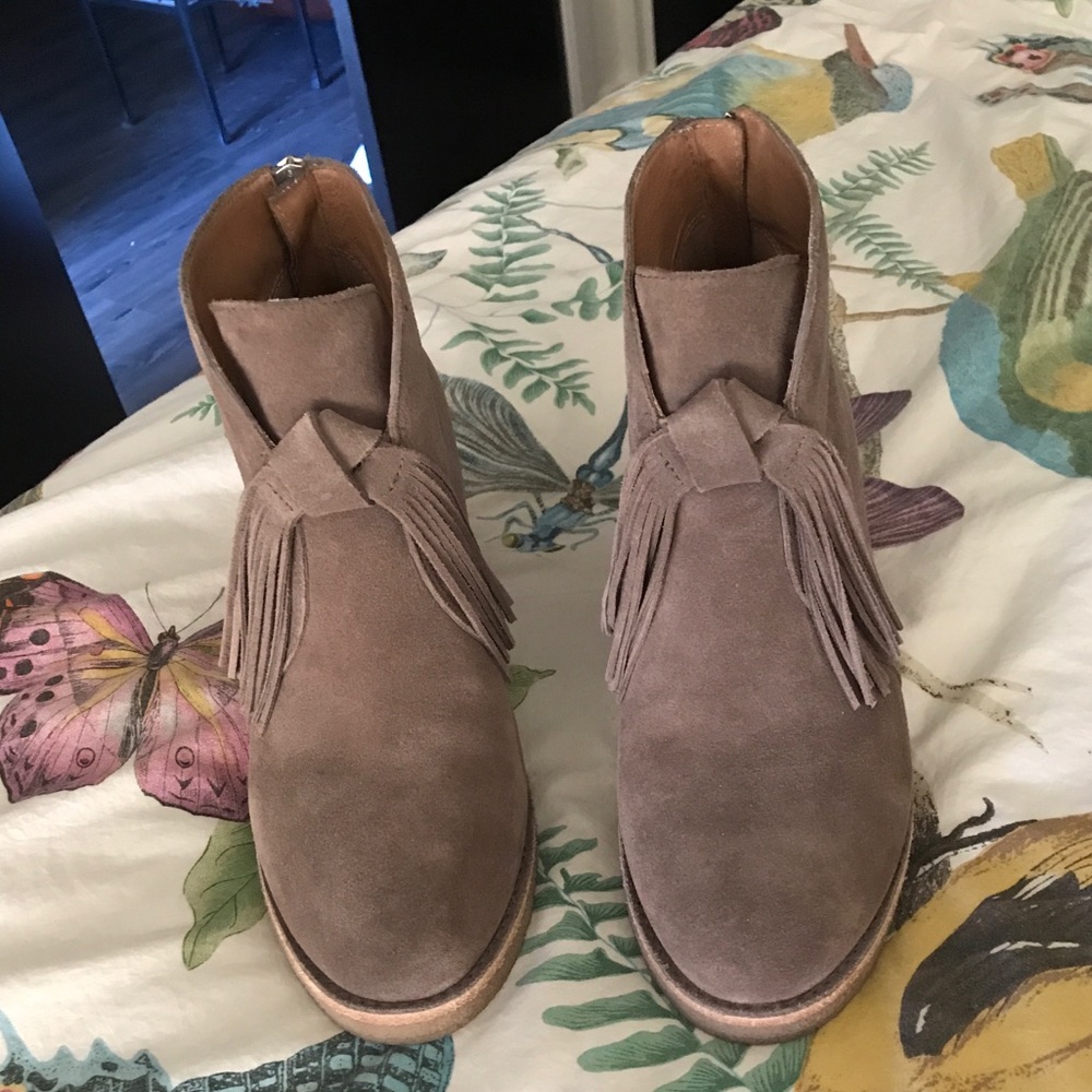 Ugg Corin tassel booties in mouse color 8.5